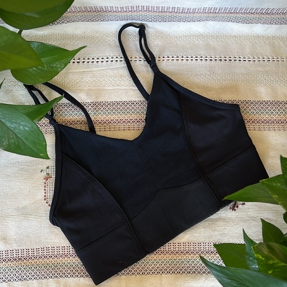 Nike Women’s DRI-FIT Unpadded V-Neck Adjustable Straps Black Sports Bra - Picture 1 of 8